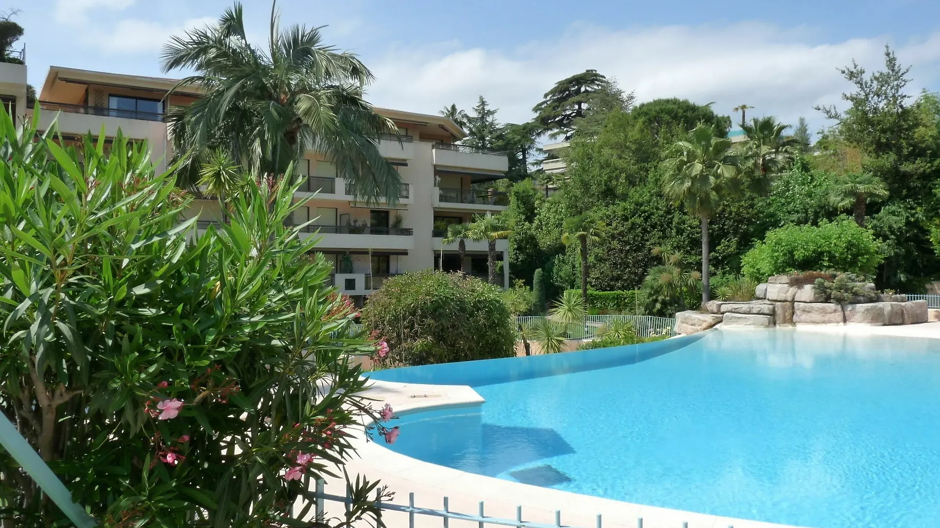 Prince De Galles Cannes 0*,